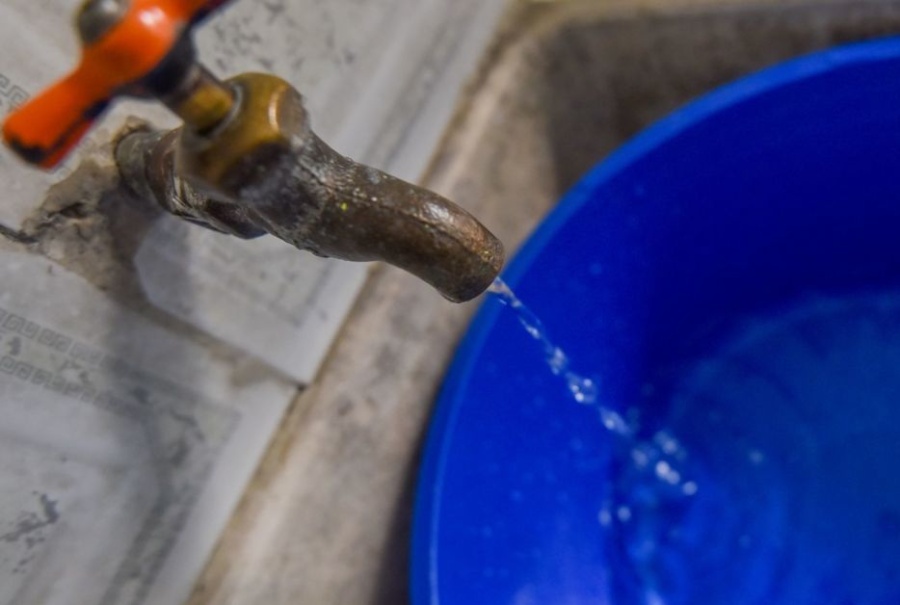 En la zona de 32 y 115 denuncian escasez de agua y baja presión desde octubre del año pasado