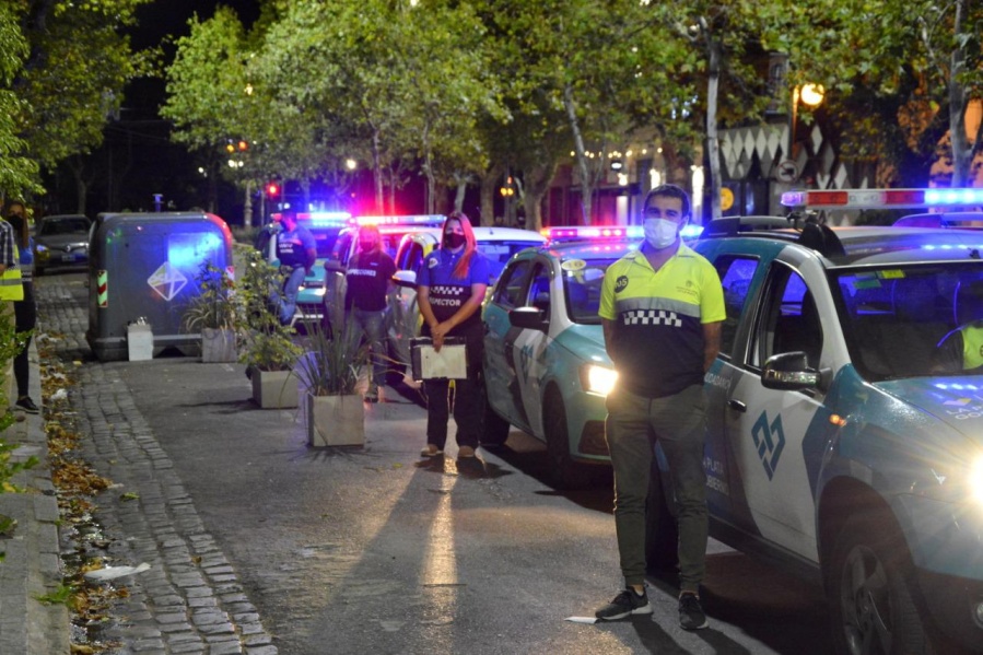 Masivos contagios de COVID-19 en La Plata: Garro dispuso el cierre de comercios nocturnos a las 00 hs