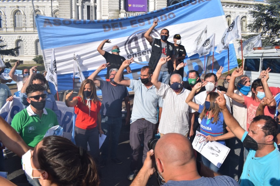 El Partido Justicialista platense, junto a organizaciones sociales y sindicatos celebró el día del militante con una caravana