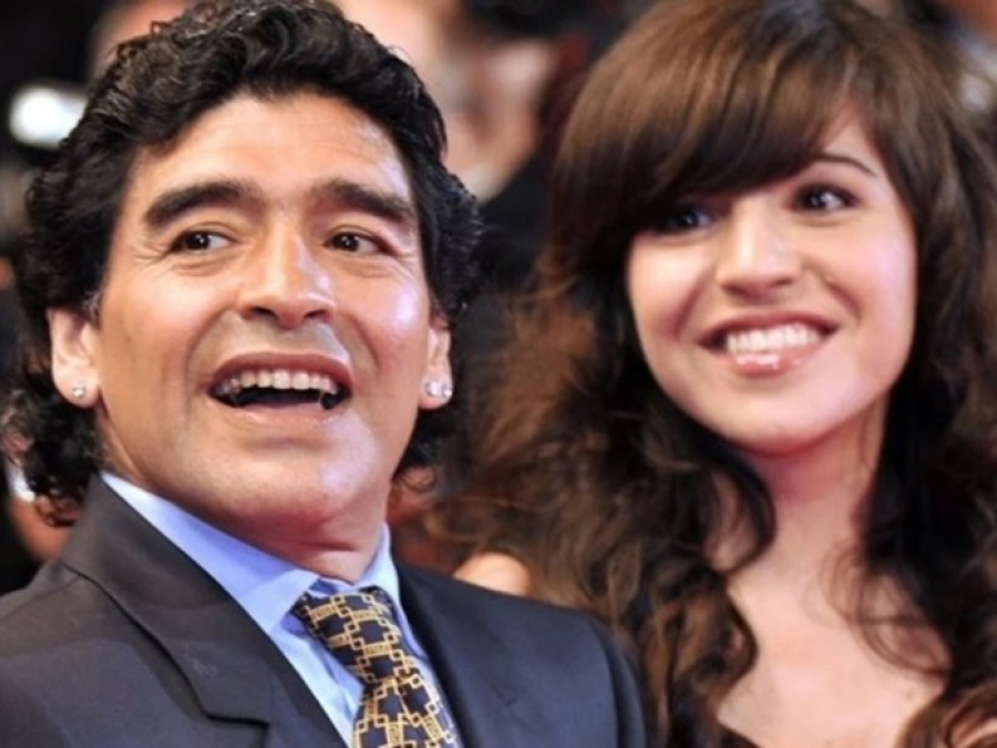La conmovedora carta de Giannina Maradona a su padre: ”Bajá un ratito y abrazame”