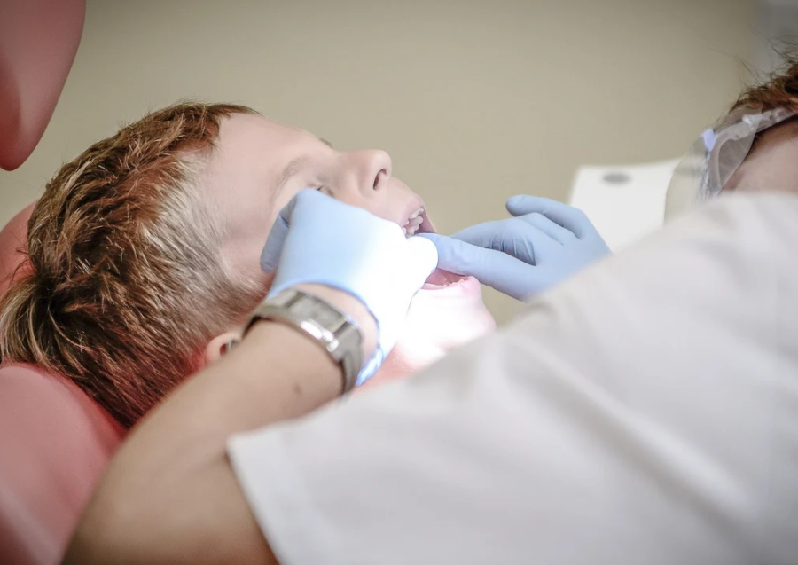 Investigan si la caída de dientes es una secuela del COVID-19