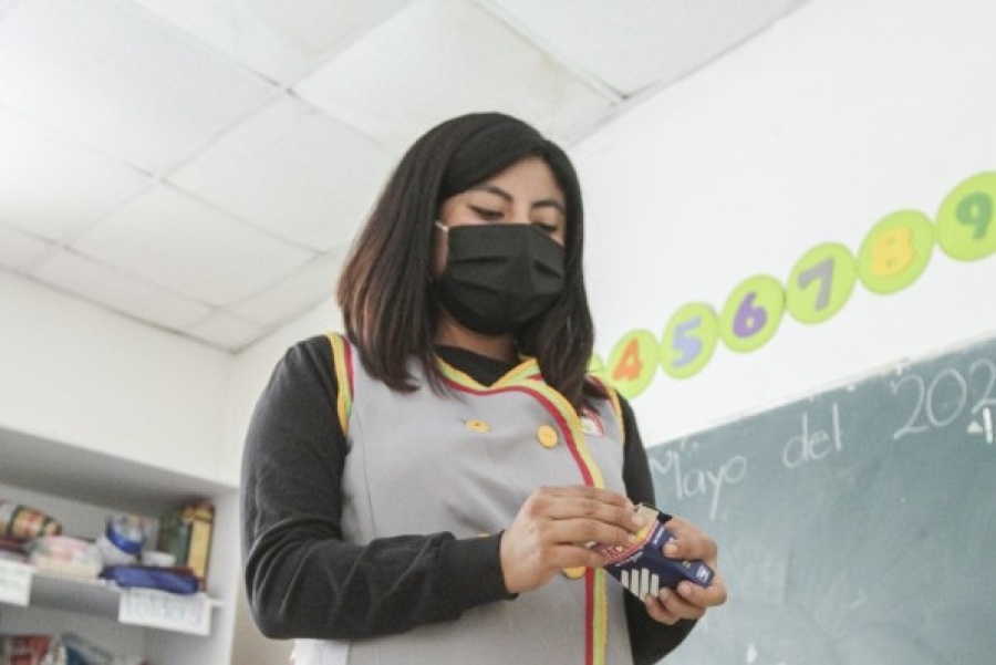 Empieza la vacunación para docentes: recibirán las dosis de la SinoPharm, que llegarán el jueves al país