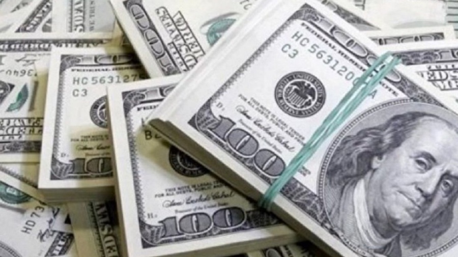 El dólar blue mantuvo su valor en 153 pesos cerró por debajo del ”solidario” por primera vez en 10 meses