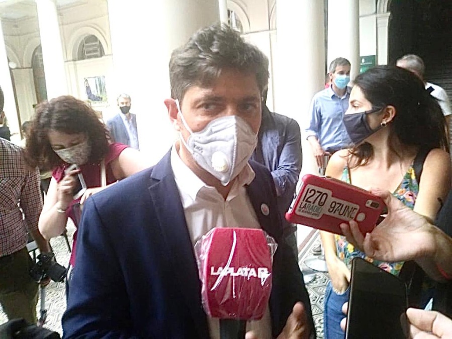 Kicillof formó parte de la firma del convenio para ceder el uso de talleres ferroviarios de la Provincia a la UNLP