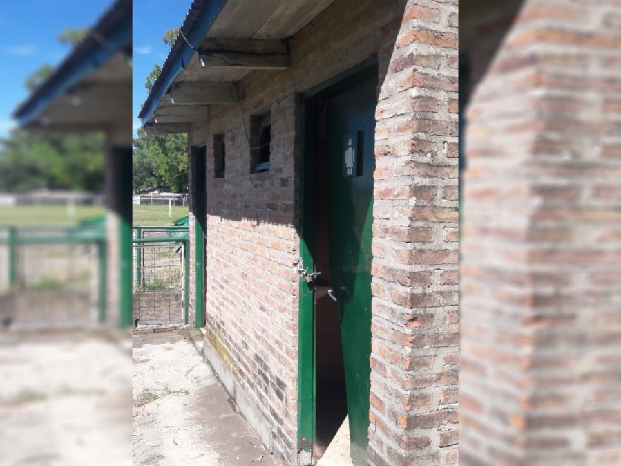Delincuentes ingresaron al club de fútbol infantil Crisfa y se llevaron grifería e inodoros en La Plata