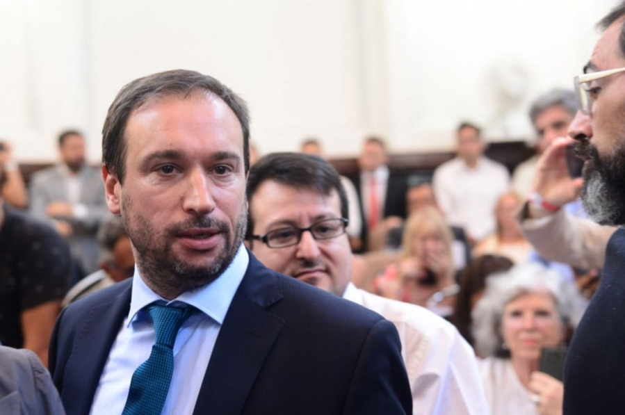 El que mucho abarca, poco aprieta: Ganduglia ahora también se quedó con Control Urbano