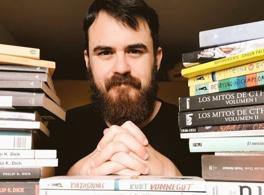 Escribía una novela sobre la pandemia, se la robaron brutalmente en Gonnet y ahora ”regala” cuentos: ”Quedé muy traumado”