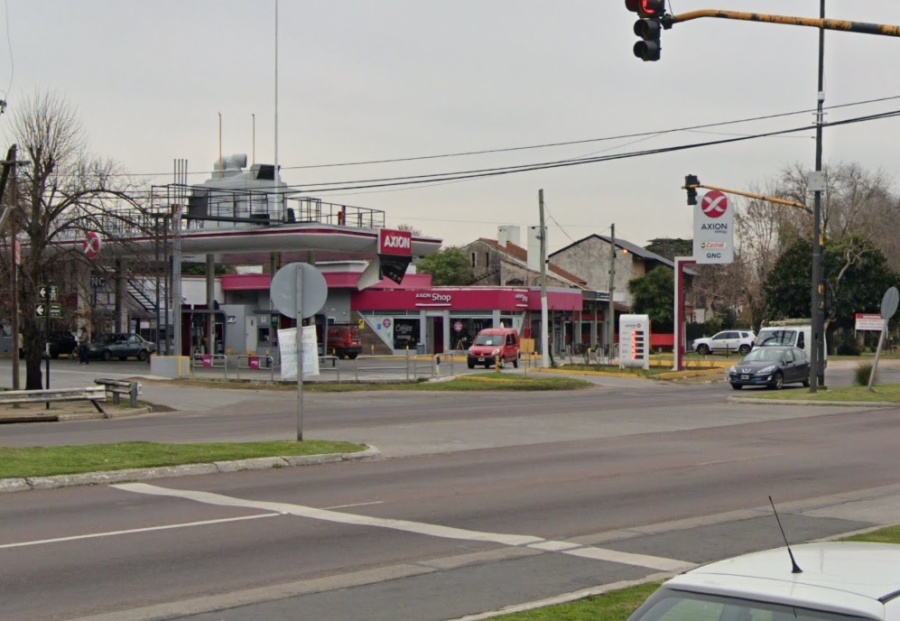 Una banda delictiva se tiroteó con la policía en una estación de servicio de City Bell