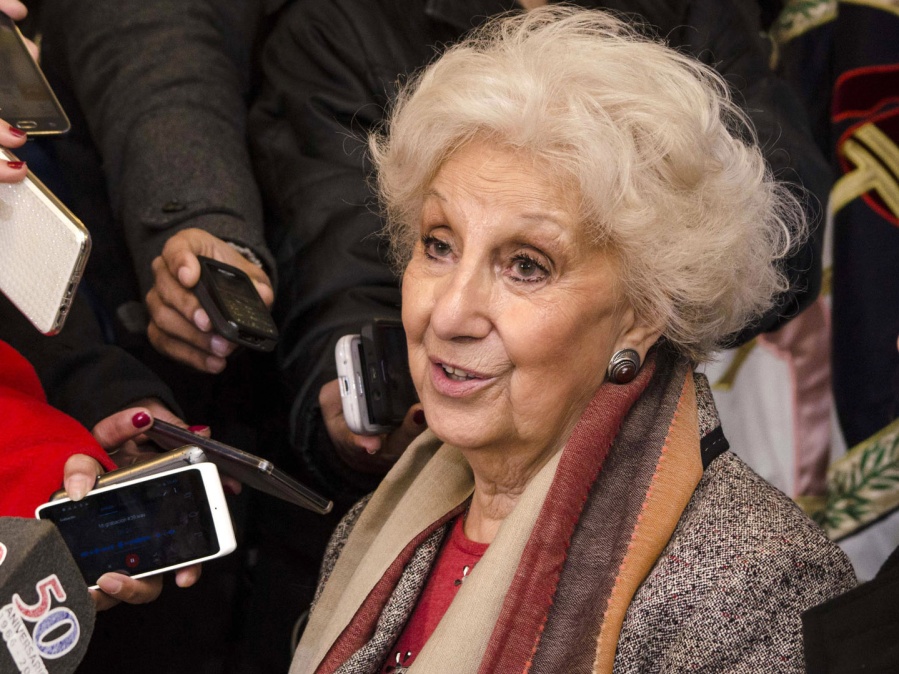 Estela de Carlotto contó que se vacunó en el Hospital San Juan de Dios: ”Hice la cola y todo lo que se tiene que hacer”