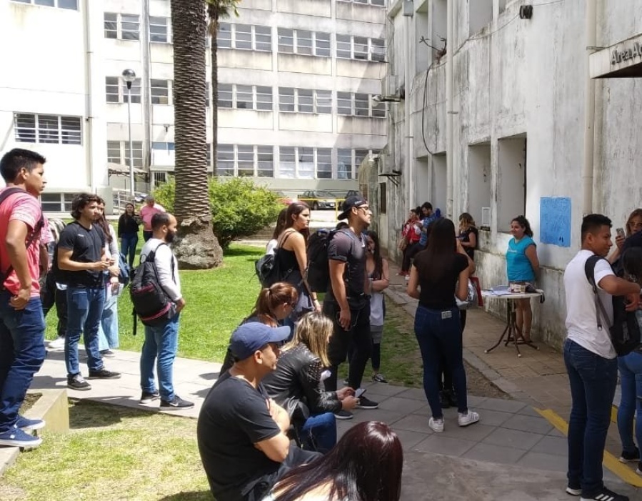 Estudiantes de Medicina de La Plata pidieron tener prioridad en la vacunación: ya elevaron la propuesta a Provincia