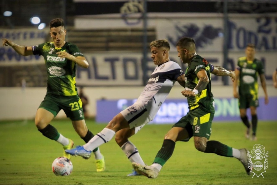 Gimnasia lo ganaba pero Defensa se lo empató: 1-1 en La Plata