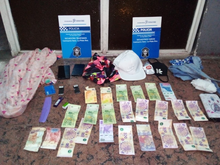 Detuvieron a una mujer que atacó a otra en 1 y 72 para robarle