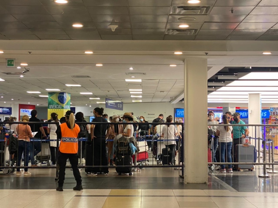 Se dispusieron nuevos requisitos para los viajeros que regresen al país