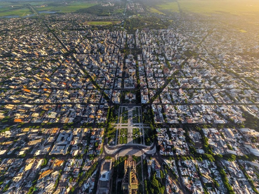 Diagonales, baldosas, pozos y....: La Plata y las ”cuatro fotos” que cualquier platense tiene que reconocer