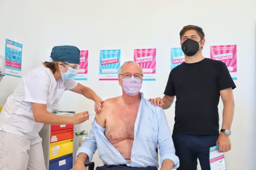 ANMAT aprobó el uso de la Sputnik V en mayores de 60 años en Argentina y Gollán fue el primero en aplicársela en La Plata