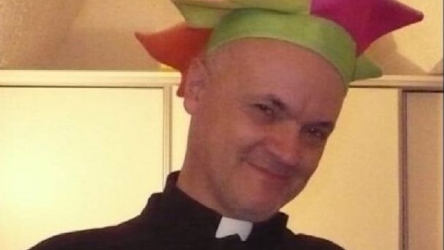 Ratificaron la prisión domiciliaria al cura Sidders, acusado de abusar de una joven platense