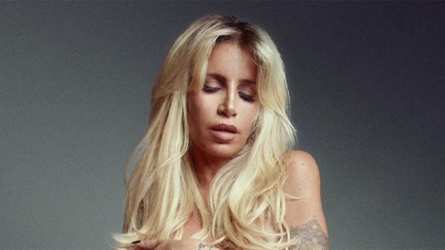 Flor Peña arrancó el lunes en ropa interior...¡y de espaldas!