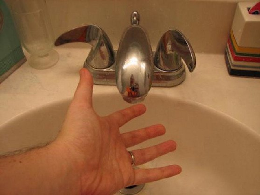 Vecinos de Los Hornos están sin agua desde hace tres días