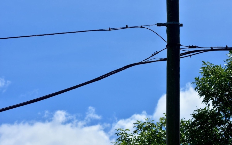 Vecinos platenses reclaman por el robo de cables que dejan a los vecinos sin teléfono ni internet