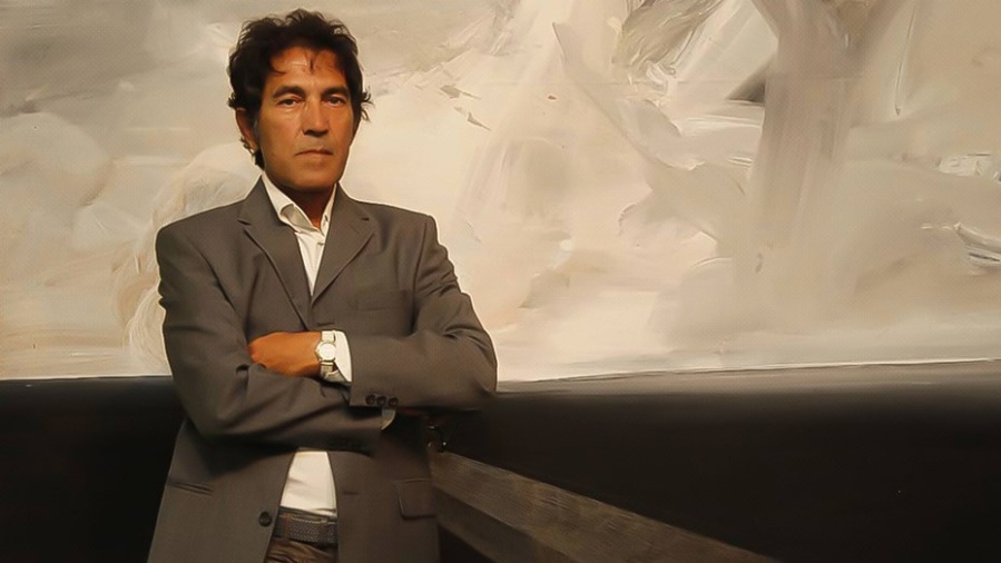 Un Italiano vendió una escultura invisible en más de 18 mil dólares: ”El vacío no es más que un espacio lleno de energía”