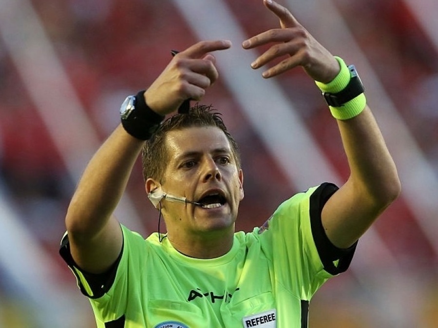 El árbitro que iba a dirigir el clásico platense, positivo de COVID-19: ¿Quién reemplaza a Germán Delfino?