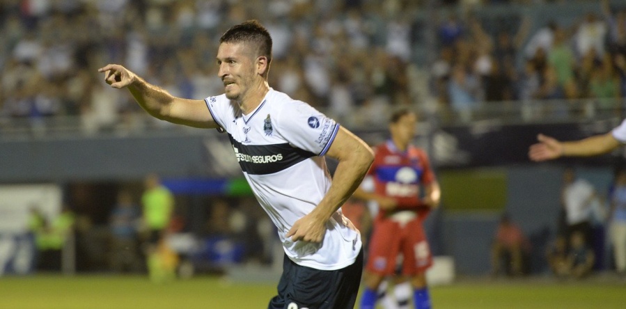 Maxi Coronel seguirá en Gimnasia y extenderá su contrato