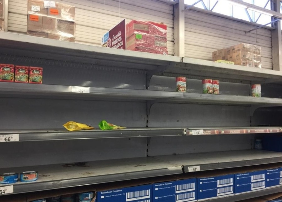 Denuncian a un reconocido hipermercado de La Plata por la falta de productos de oferta en sus góndolas