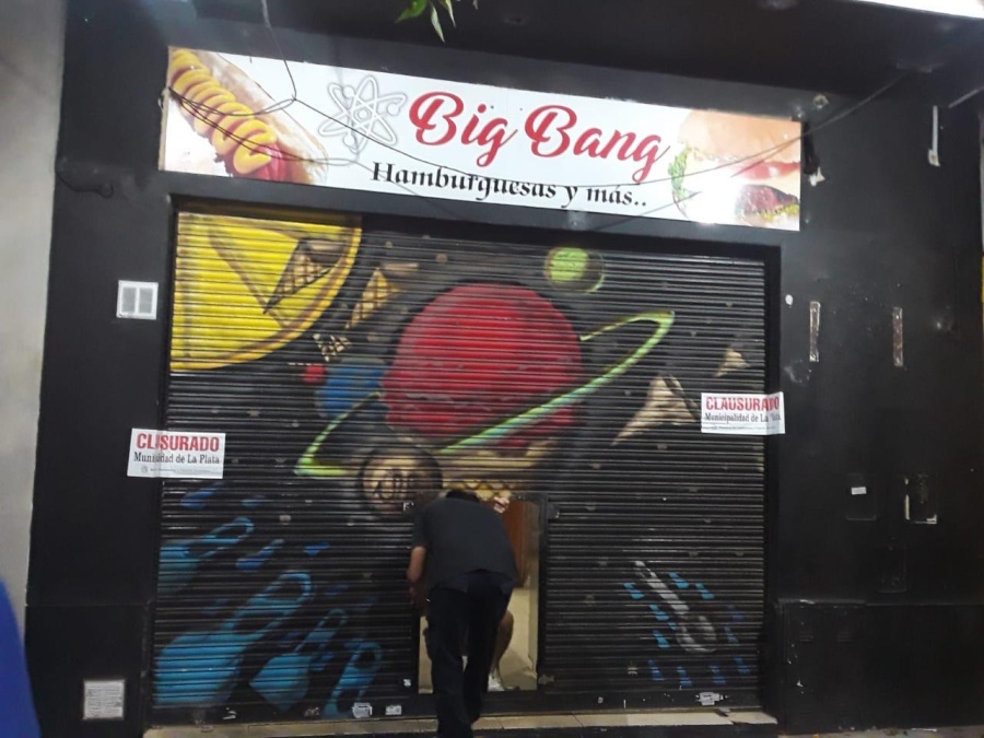 Clausuraron la hamburguesería Big Bang de Plaza Paso pero destacaron el ”alto acatamiento” a las nuevas restricciones