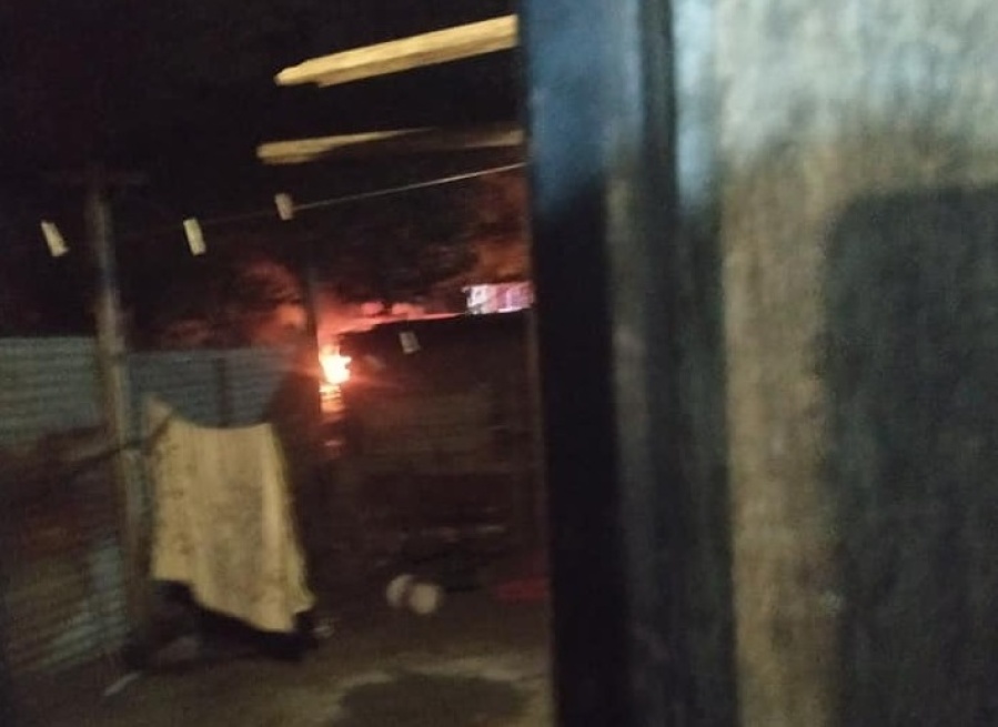 Dicen que mató a su bebé en La Plata, le quemaron su casa y se defiende: ”Me dejaron en la ruina; es una víbora”