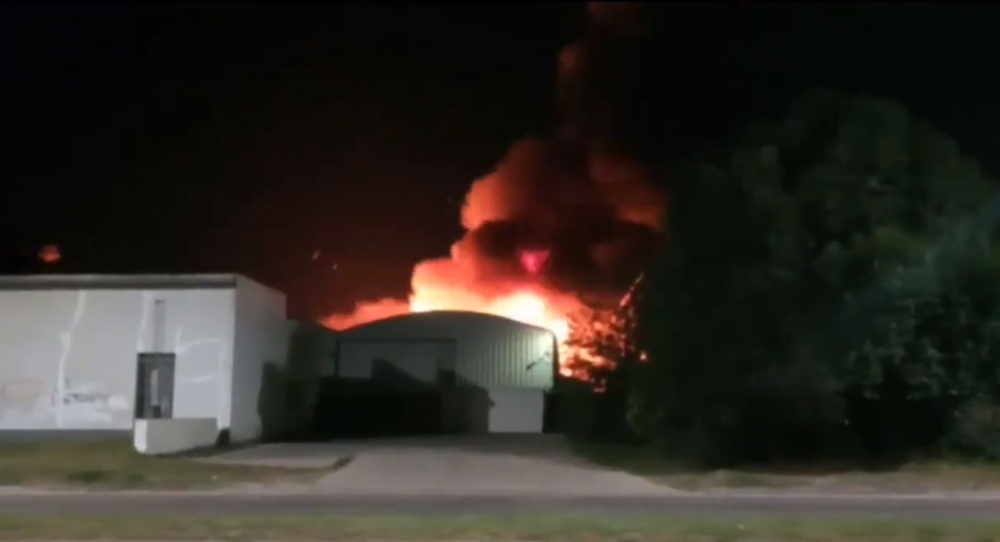 Ardió un depósito de pinturas en La Plata