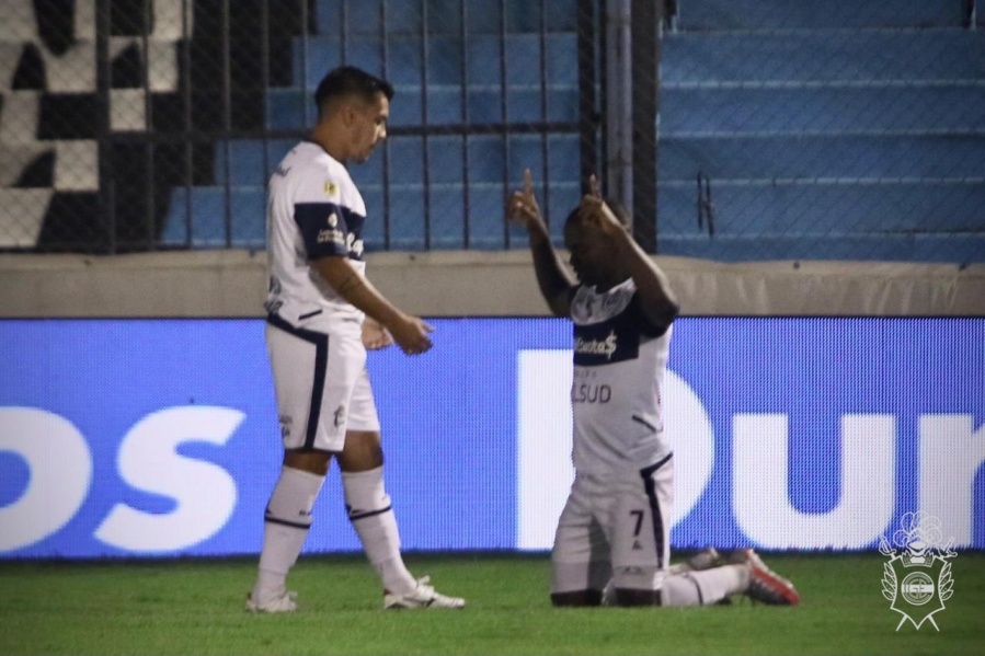 Gimnasia goleó 5-0 a Dock Sud por la Copa Argentina