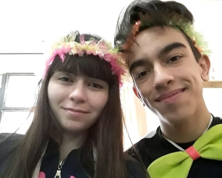 Dos jóvenes platenses y una hermosa idea: arreglan juguetes viejos y los donarán al Hospital de Niños y merenderos