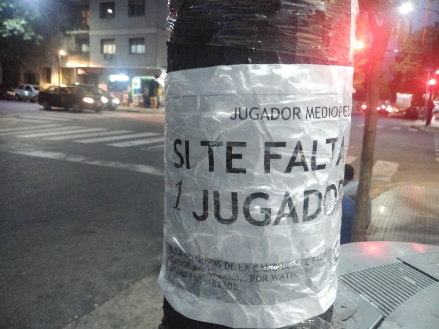 ”Si te falta 1 jugador, avisame”: el desopilante anuncio viral de ”un jugador mediopelo”