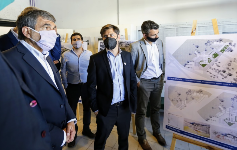 Kicillof puso en marcha la Unidad de Refuerzo Sanitario y recorrió un centro de investigación en Mar del Plata