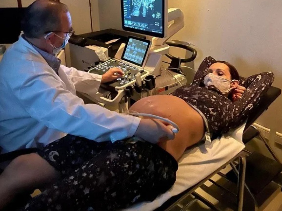 La tierna foto de Pampita haciéndose una ecografía