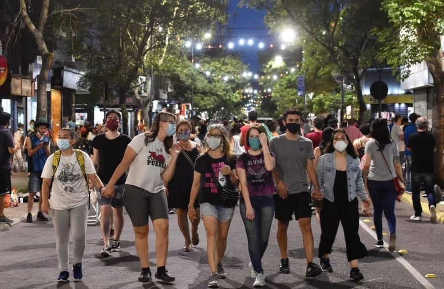 Gastronomía, deportes en lugares cerrados y reuniones sociales: las 8 medidas que ya rigen en La Plata por volver a Fase 3