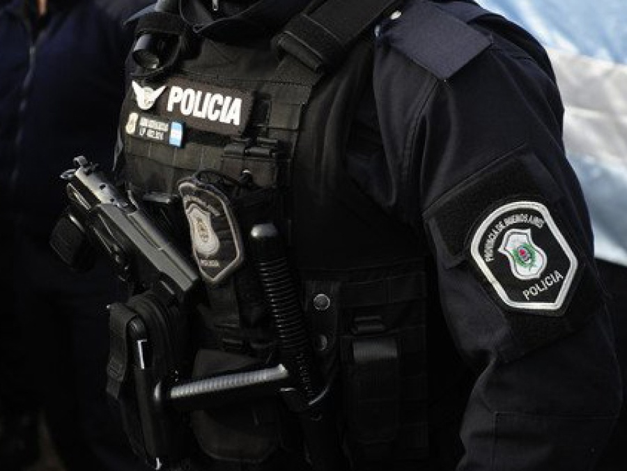 La ex pareja de un policía platense le robó su arma reglamentaria y la credencial de la fuerza