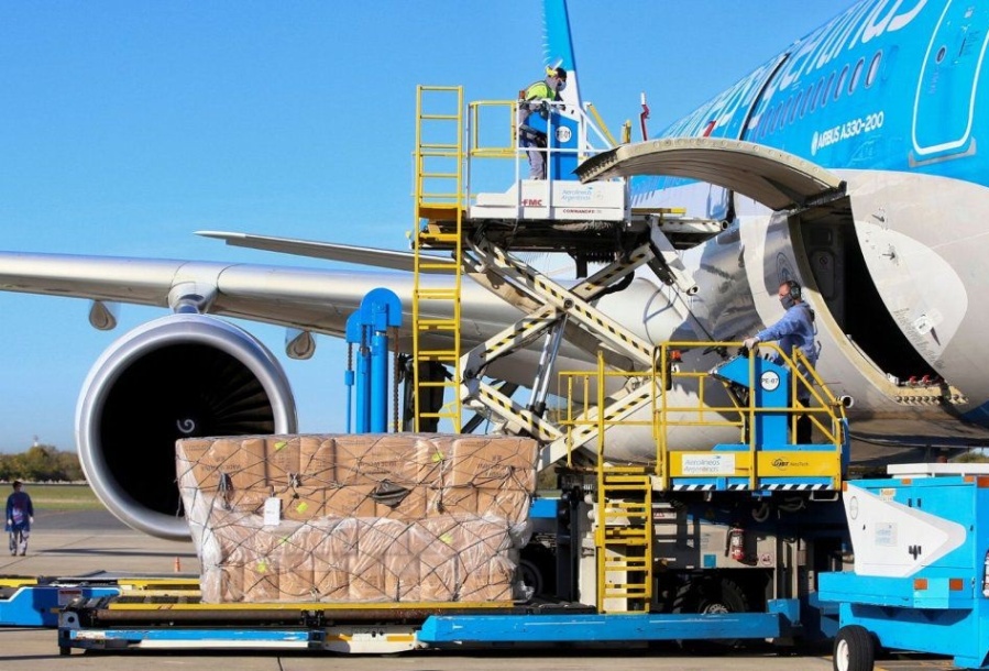 Todo listo para el nuevo vuelo de Aerolíneas Argentinas que traerá otras 600 mil dosis de la Sputnik V