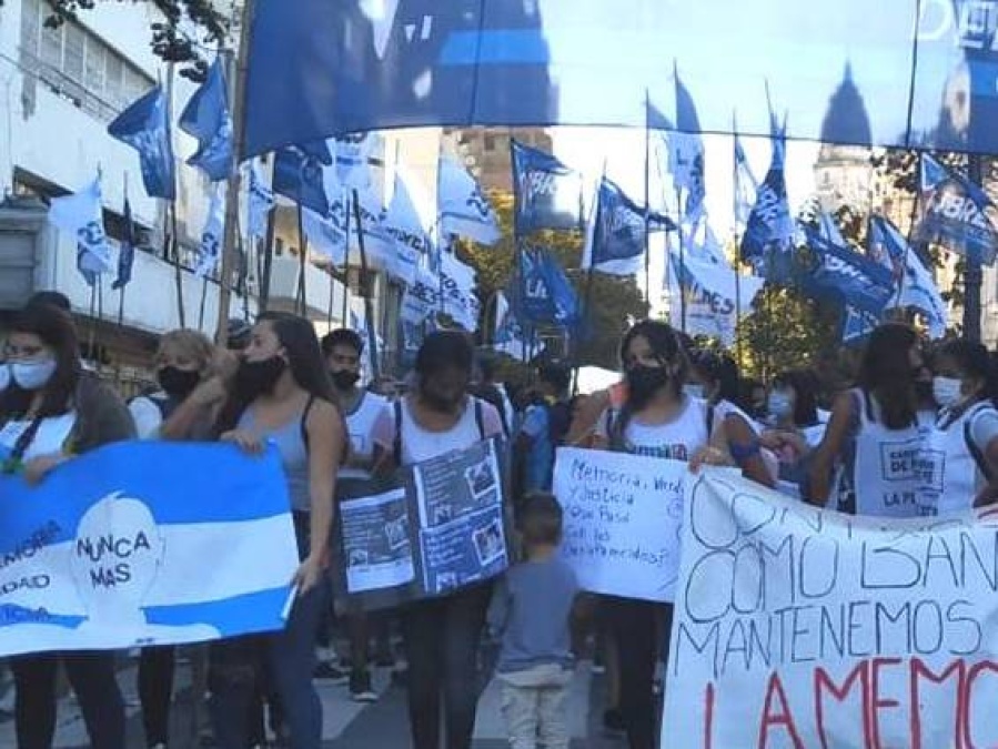 Masiva marcha en el centro de La Plata a 45 años del Golpe de Estado: ”Pedimos por la Memoria, Verdad y Justicia”
