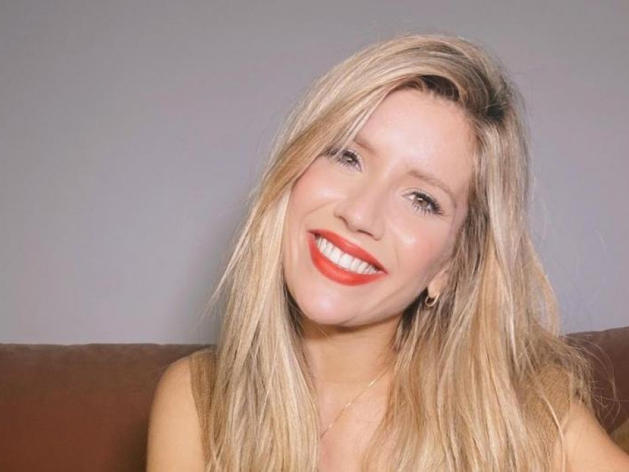 La pícara reacción de Laurita Fernández cuando le dijeron que un actor internacional le está ”tirando onda”