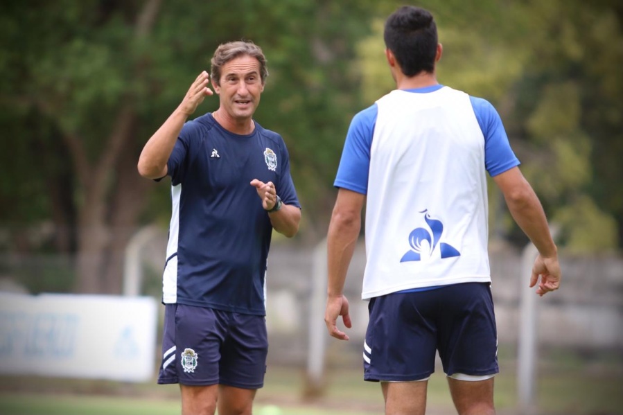 Gimnasia ensaya un nuevo doble turno y hay tres jugadores que no aparecen por Estancia Chica