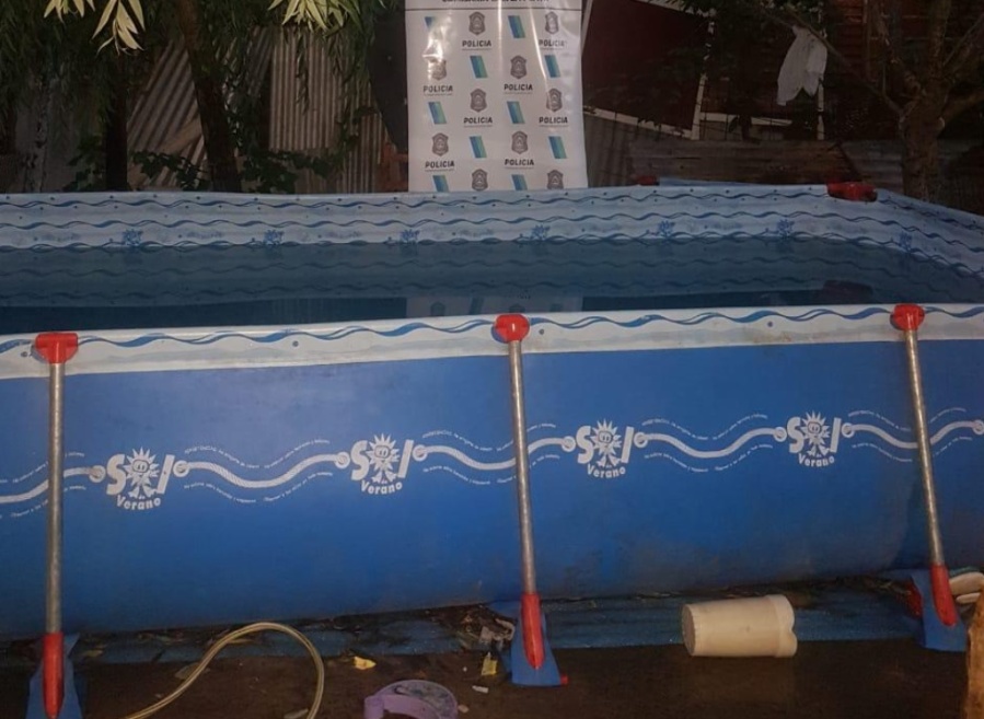 Tenía calor, robó una pileta de lona en Gonnet y ya la había armado en su patio