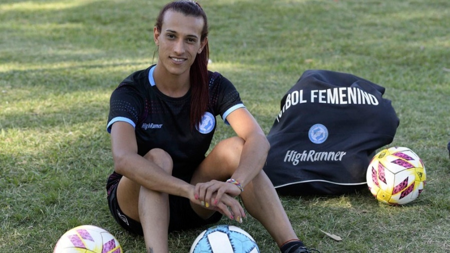 Mara Gómez firmó con Villa San Carlos y se convirtió en la primera mujer trans que juega en la Liga de Fútbol Femenino