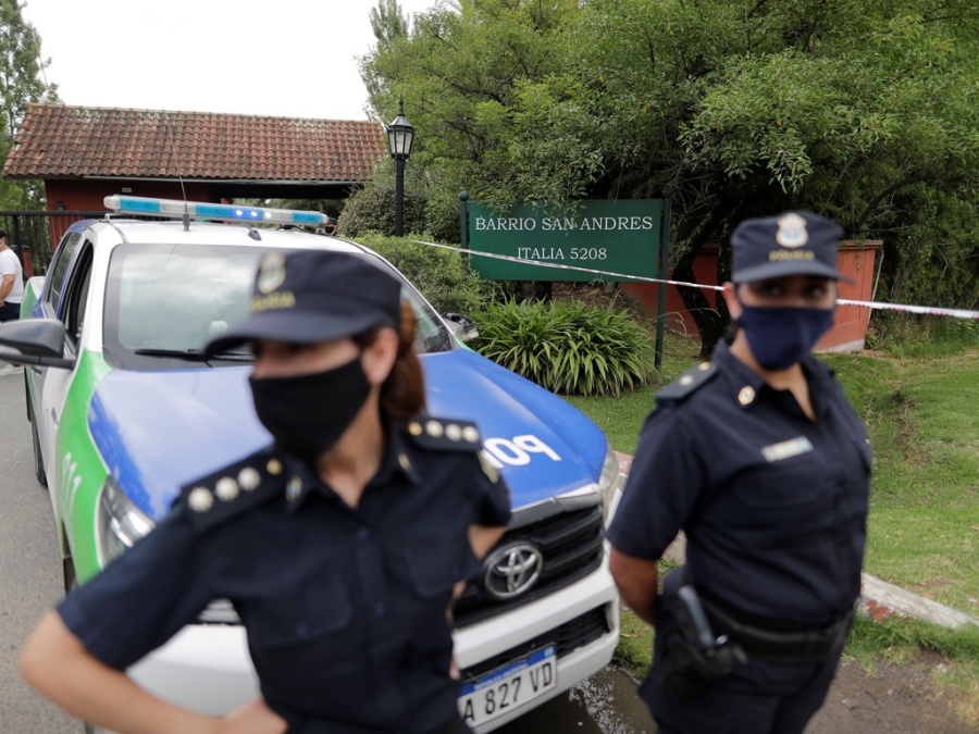 Allanaron y secuestraron el teléfono de un hombre que estuvo en el Country cuando murió Maradona