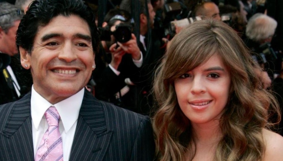 ”Sos familia”: el agradecimiento de Dalma Maradona a Carlos Tevez por su homenaje al Diego