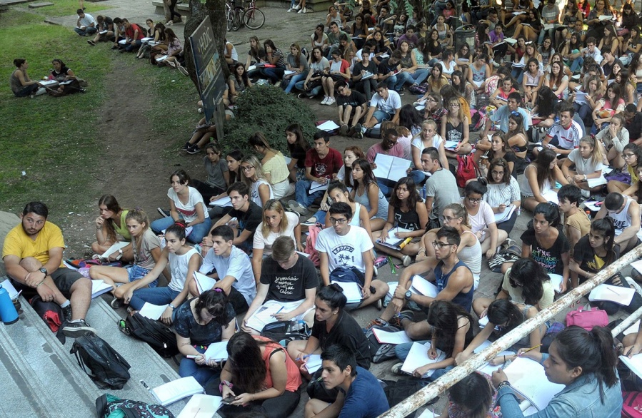 Escándalo en Medicina de la UNLP por la broma de un alumno: la profesora se enojó y suspendió la cursada para todos