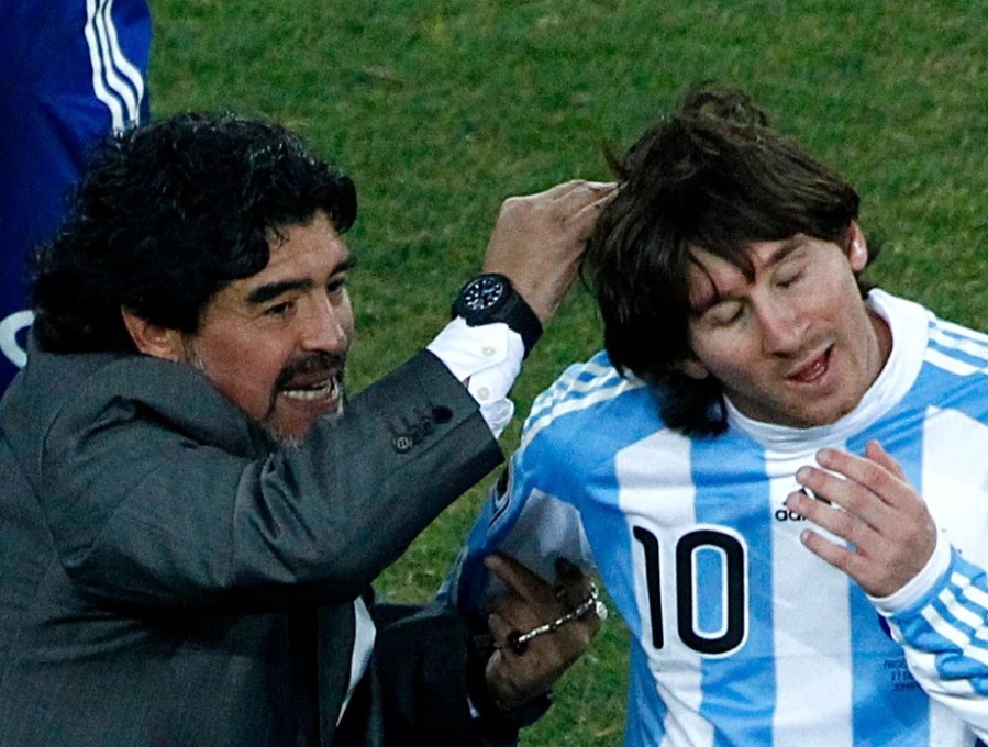 Messi y su mensaje por la muerte de Maradona: ”Nos deja pero no se va, porque el Diego es eterno”