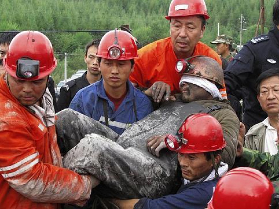Murieron 9 de los 10 mineros chinos que quedaban atrapados: buscan al último
