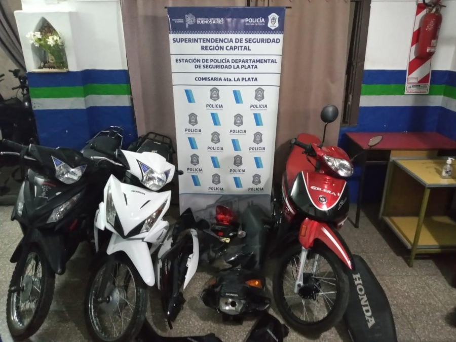 Los allanaron en La Plata por una bicicleta, pero encontraron motos y partes de autos robadas