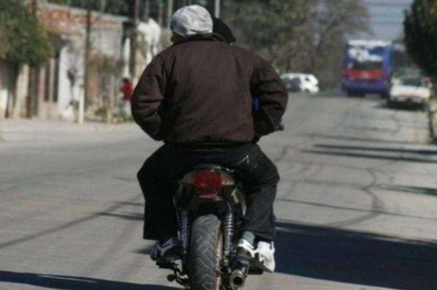 Descontrol en Villa Elisa: motochorros se paran frente a la comisaría y hacen explosiones por horas